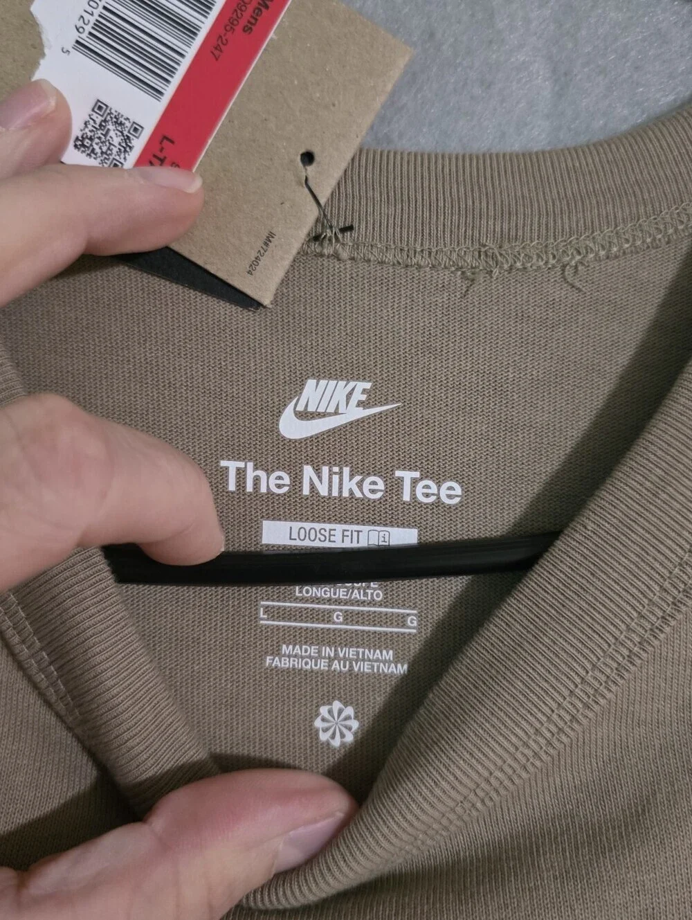 NWT Nike Mens Khaki Premium Essentials Pocket T Shirt Loose Fit Size Large Tall